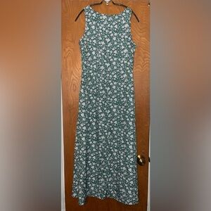 Green and White Floral Sleeveless Dress w/ Pockets